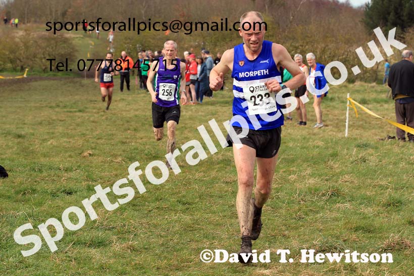 Men 35 to 60 in the 2023 BMAF Cross Country Champs., Wallsend. Photo: David T. Hewitson/Sports for All Pics
